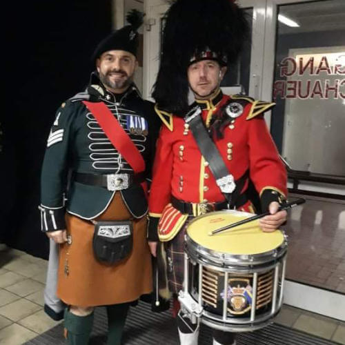 Dudelsackspieler spielt auf einer Silbernen Hochzeit in Luebbecke